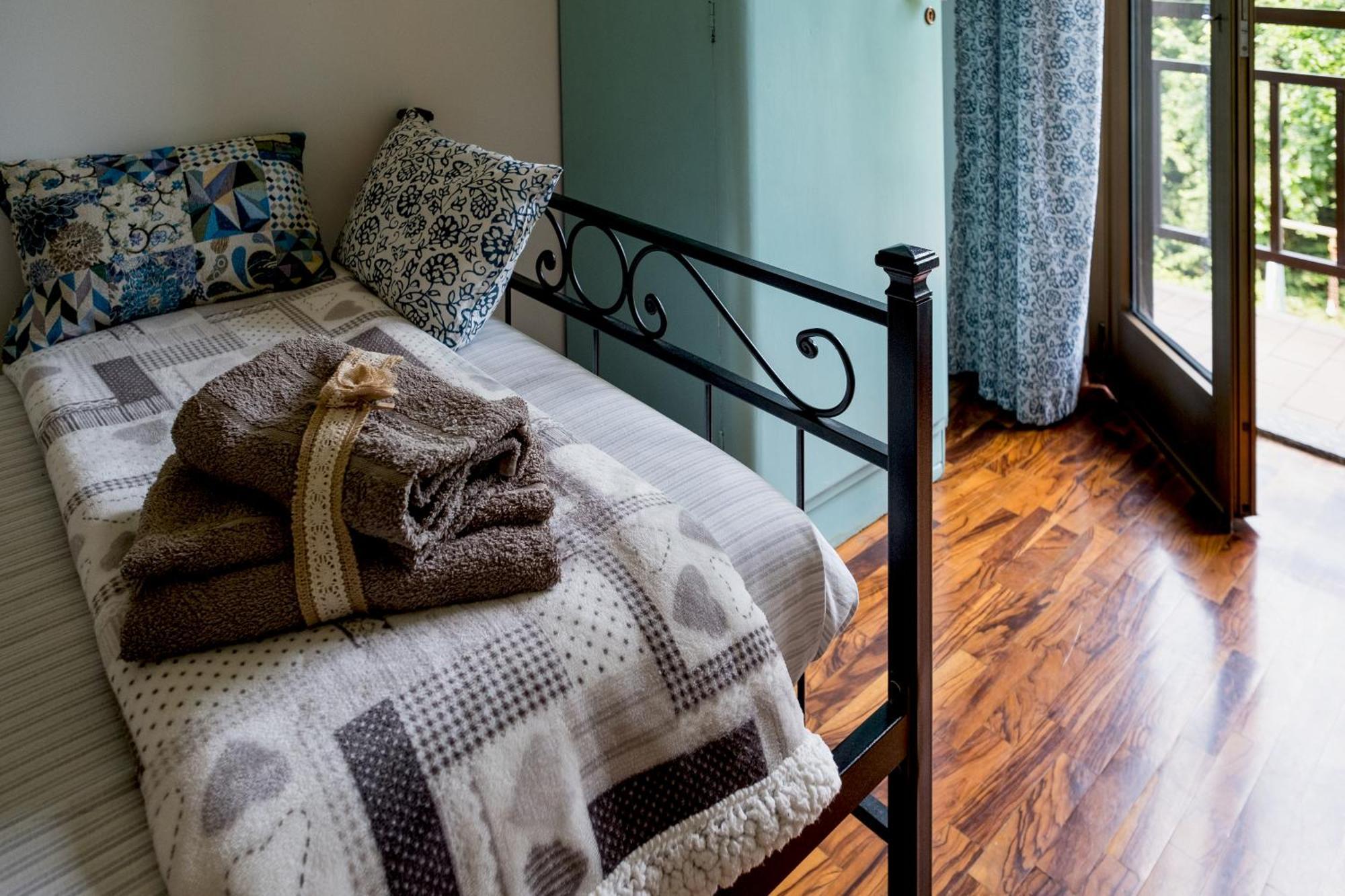 La Vie En Rose Bed & Breakfast Buia Exterior photo